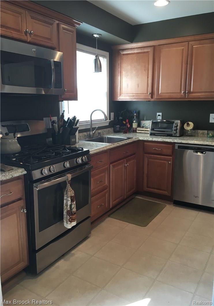 8855 Henry Ruff Road Livonia, MI 48150 - Photo 10 of 17 kitchen2.jpg