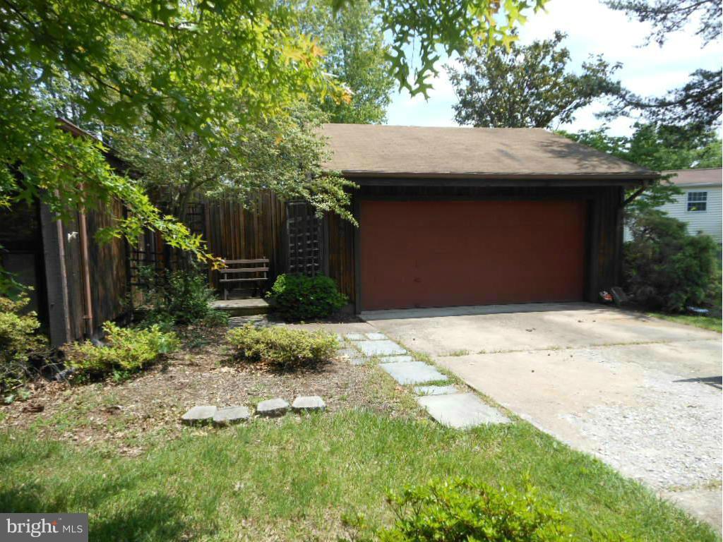 149 Magnolia Road Sterling, VA 20164 - Photo 3 of 27 2-Car garage