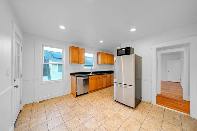 $3,300 | 127 Henry Avenue, Unit 2A, Lynn, MA 01902