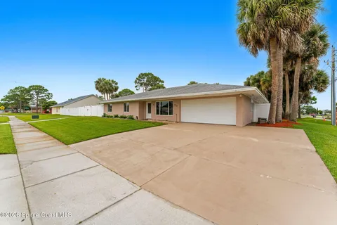 $469,900 | 498 Chamberlin Avenue Northwest, Palm Bay, FL 32907