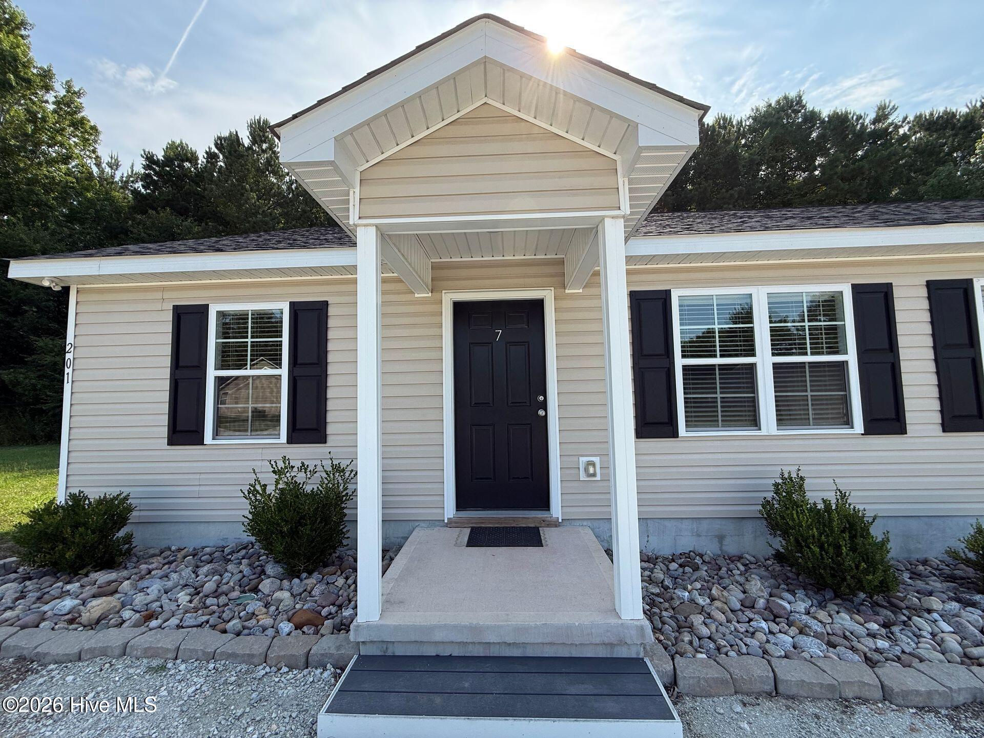 201 Fire Tower Road, Unit 7 Richlands, NC 28574 - Photo 1 of 7