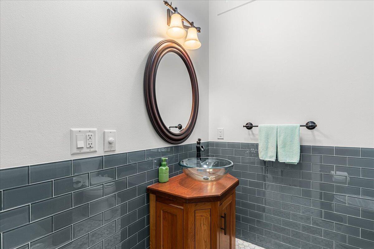 4763 Fontana Beach Road, Unit 4762 Polk, WI 53086 - Photo 28 of 100 Main Level Bathroom #1 - Glass Tile
