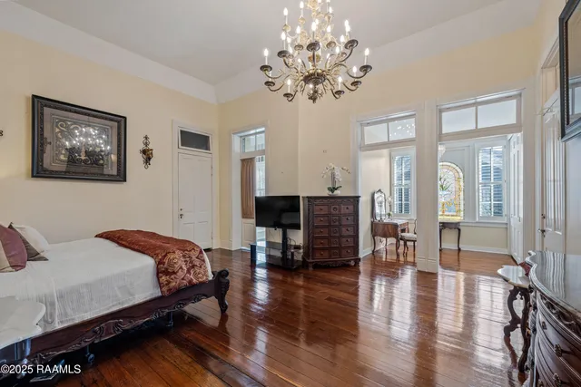 $1,275,000 | 623 East Main Street, New Iberia, LA 70560