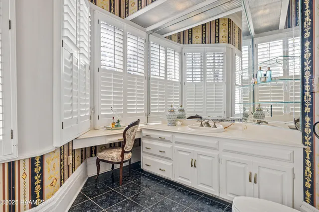 $1,275,000 | 623 East Main Street, New Iberia, LA 70560