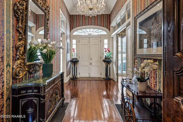 $1,275,000 | 623 East Main Street, New Iberia, LA 70560