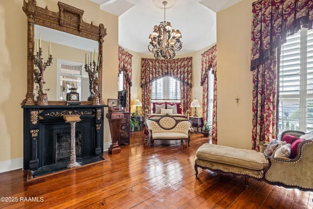 $1,275,000 | 623 East Main Street, New Iberia, LA 70560