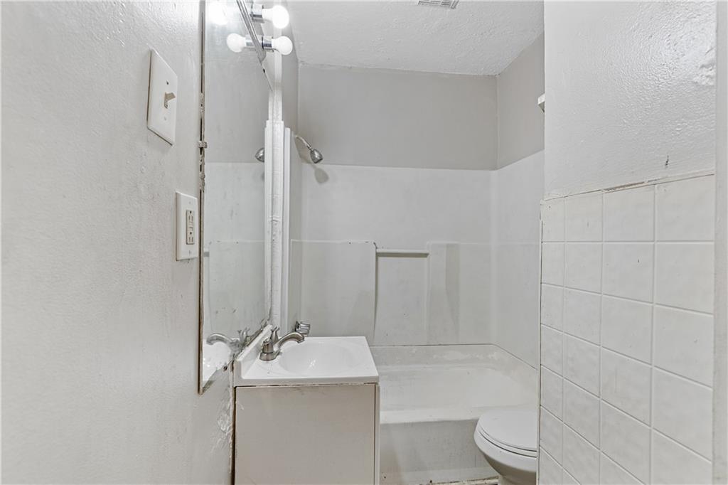 1067 Constitution Road Southeast Atlanta, GA 30315 - Photo 10 of 32 Gallery Image 10