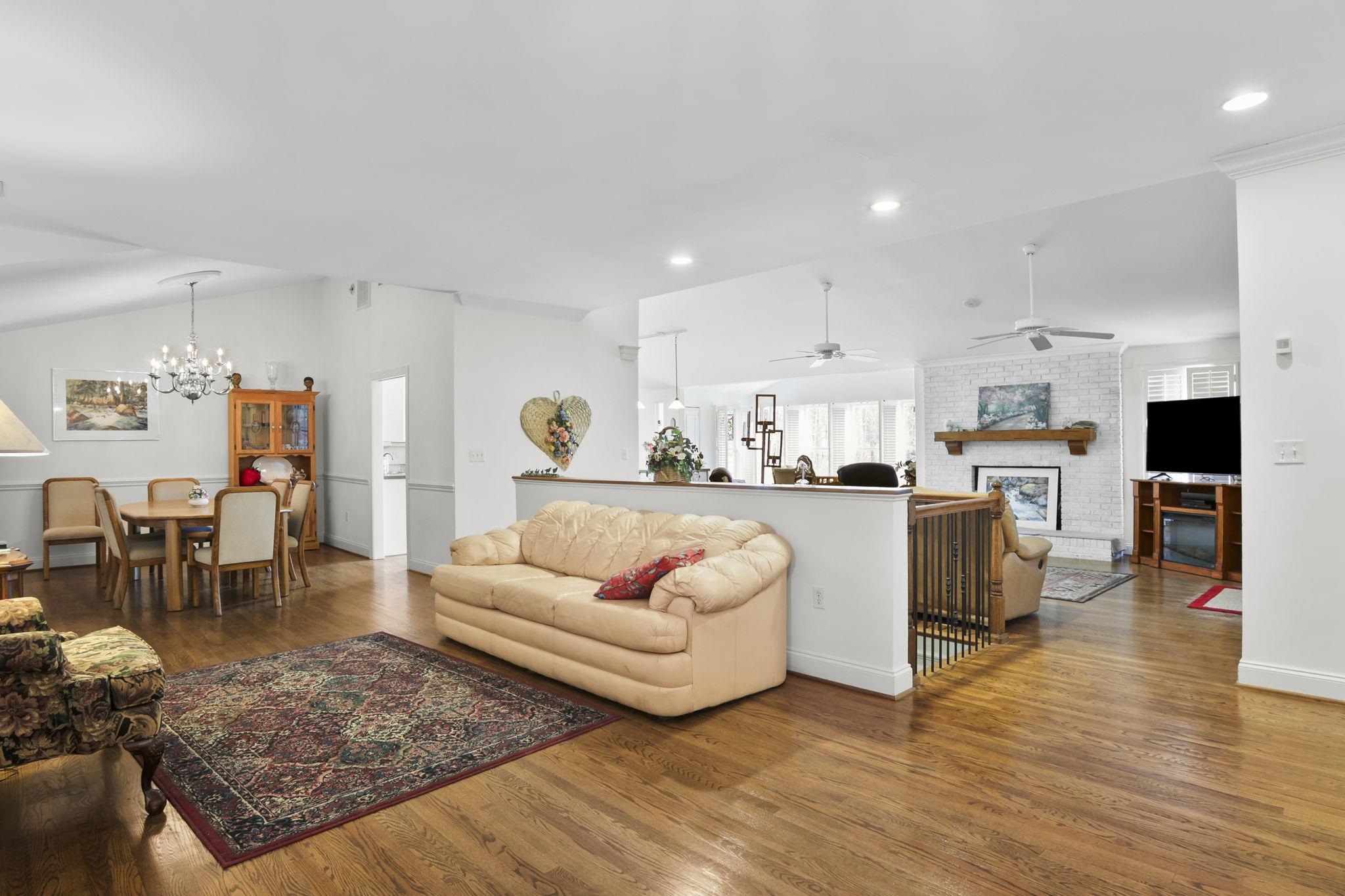 250 Thompson Road Taylors, SC 29687 - Photo 2 of 33