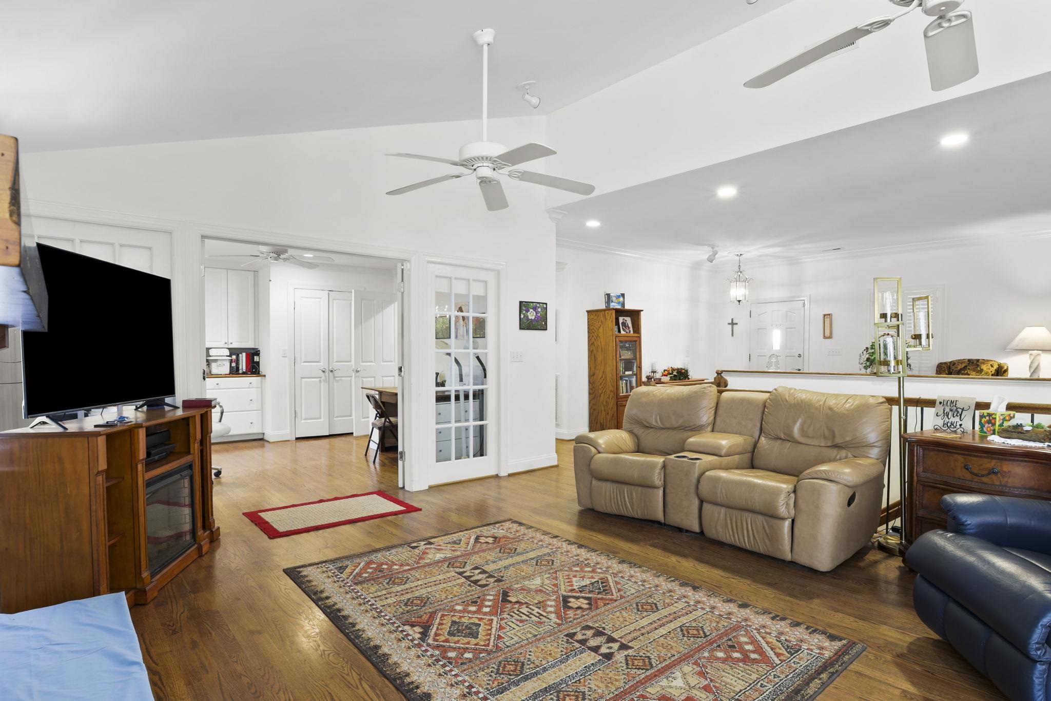 250 Thompson Road Taylors, SC 29687 - Photo 5 of 33