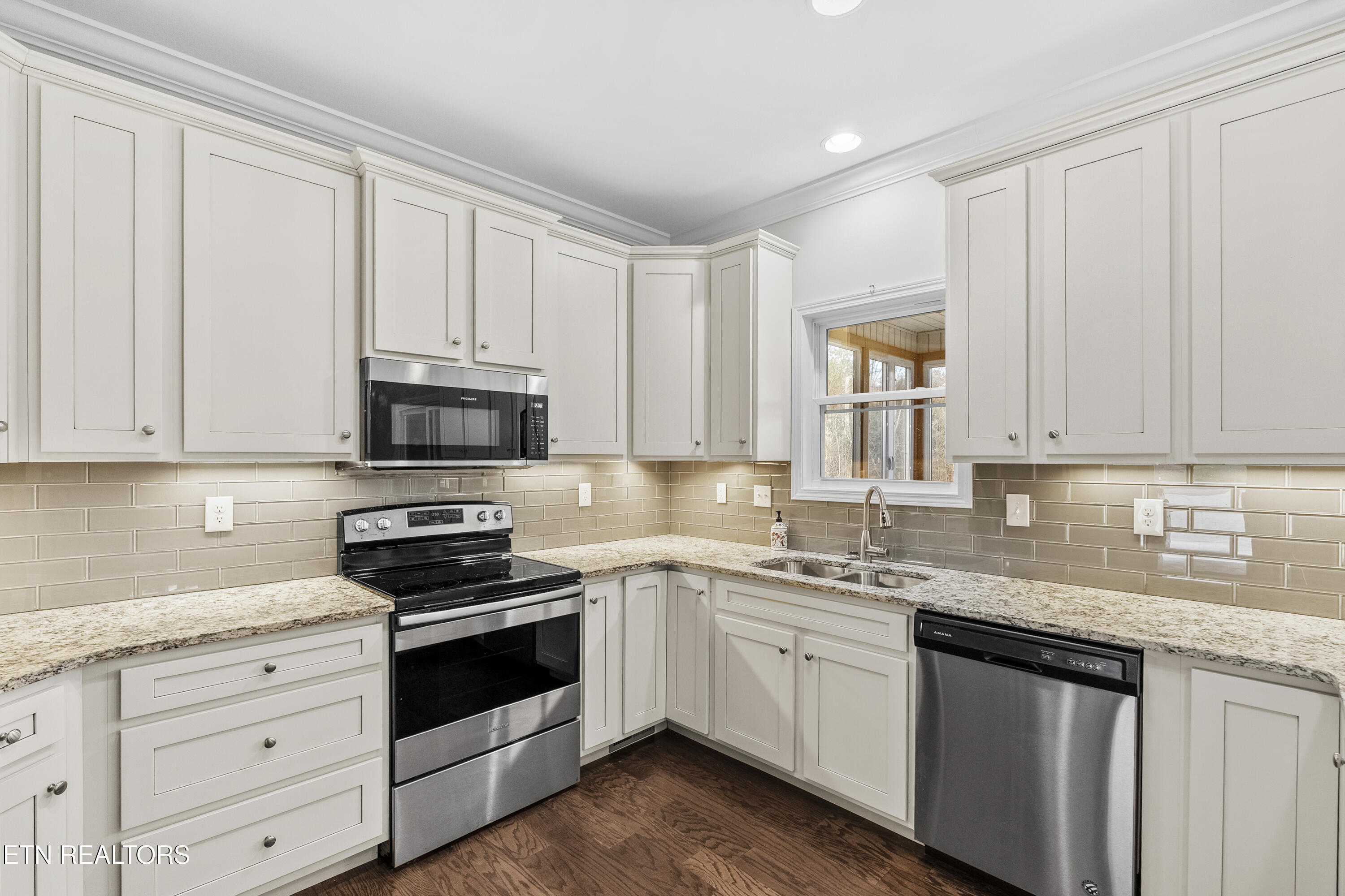 112 Gadusi Circle Loudon, TN 37774 - Photo 11 of 36 Kitchen