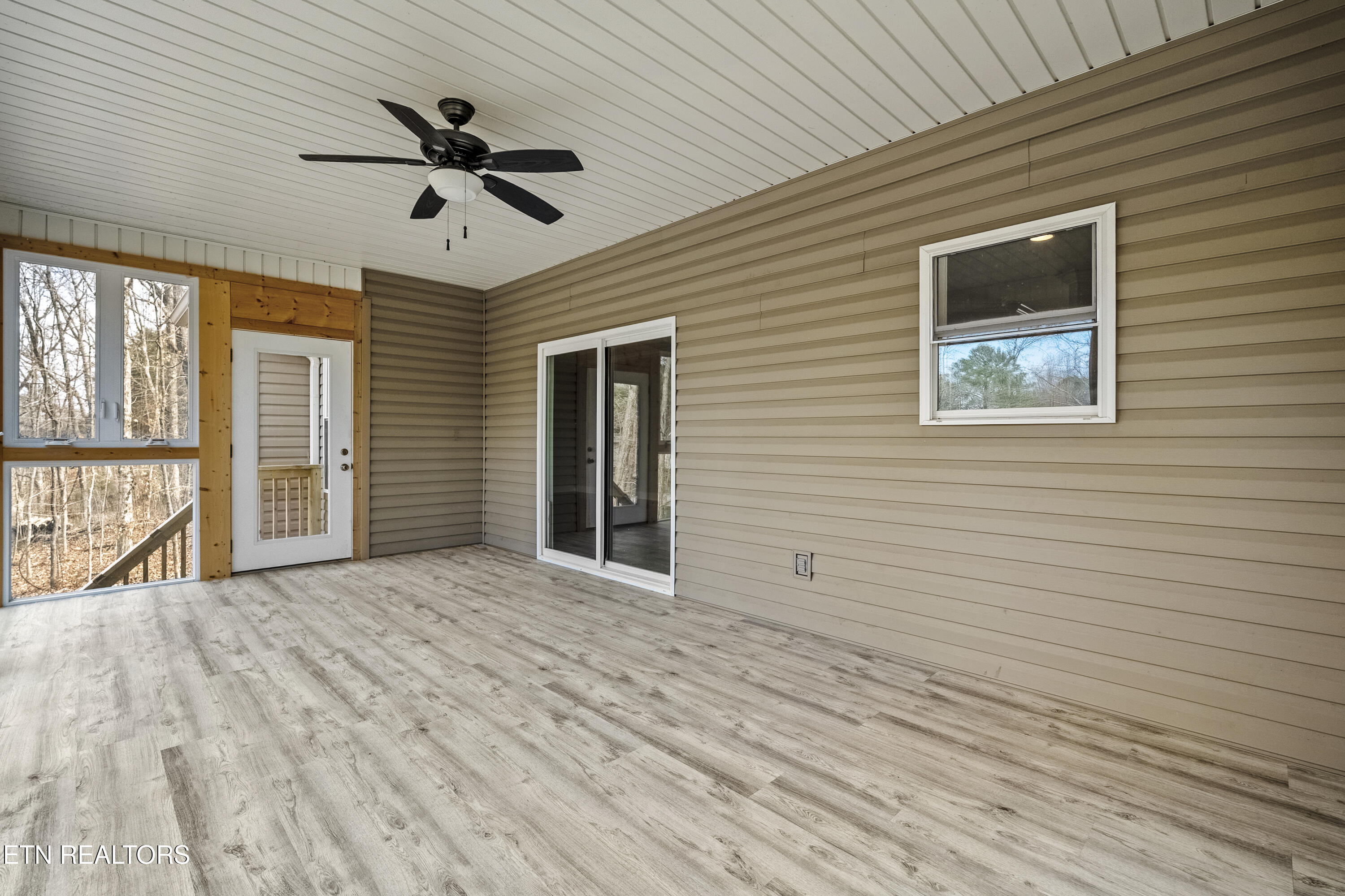 112 Gadusi Circle Loudon, TN 37774 - Photo 16 of 36 Sunroom