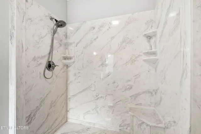 $469,000 | 112 Gadusi Circle, Loudon, TN 37774