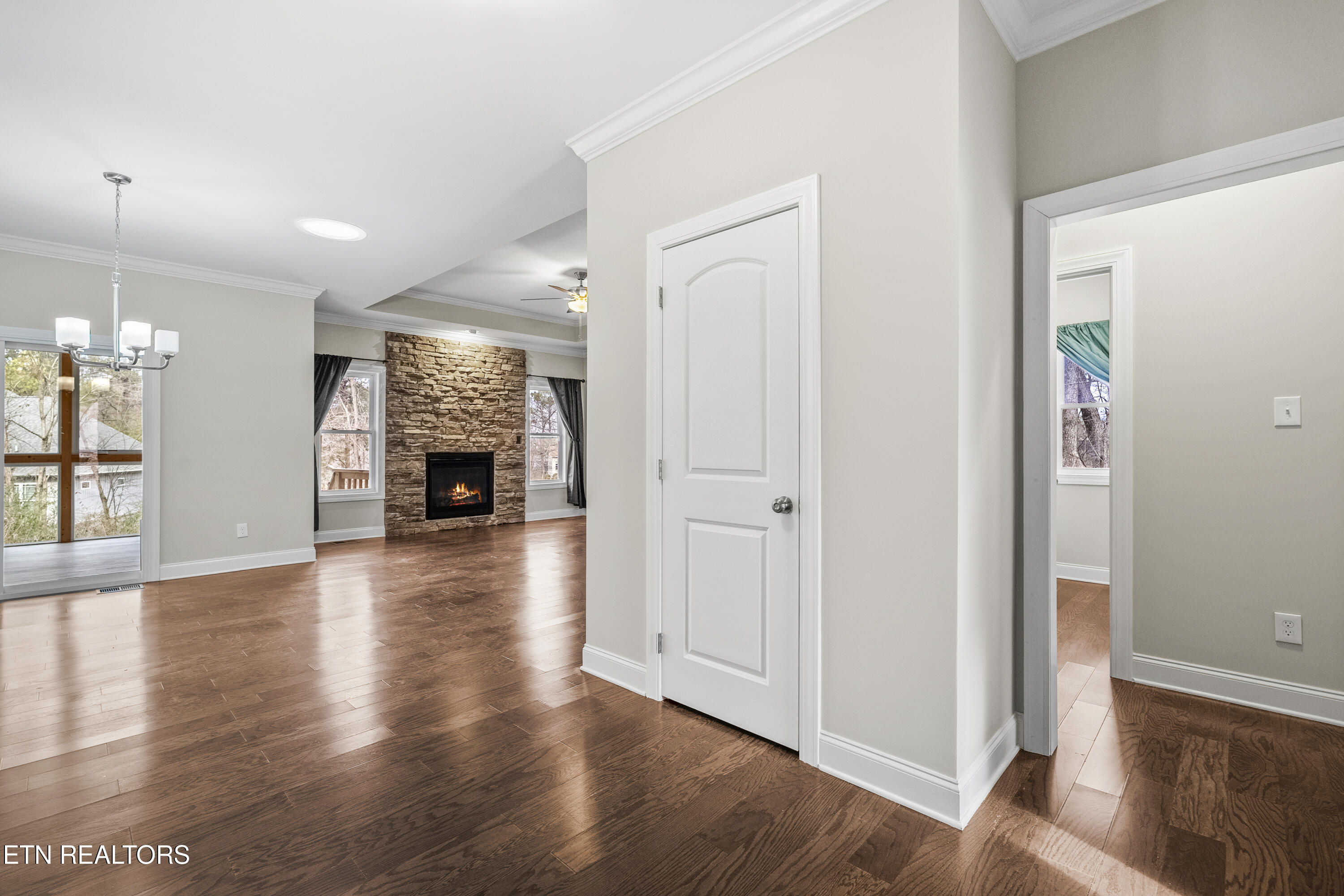 112 Gadusi Circle Loudon, TN 37774 - Photo 24 of 36 Main hallway Entry