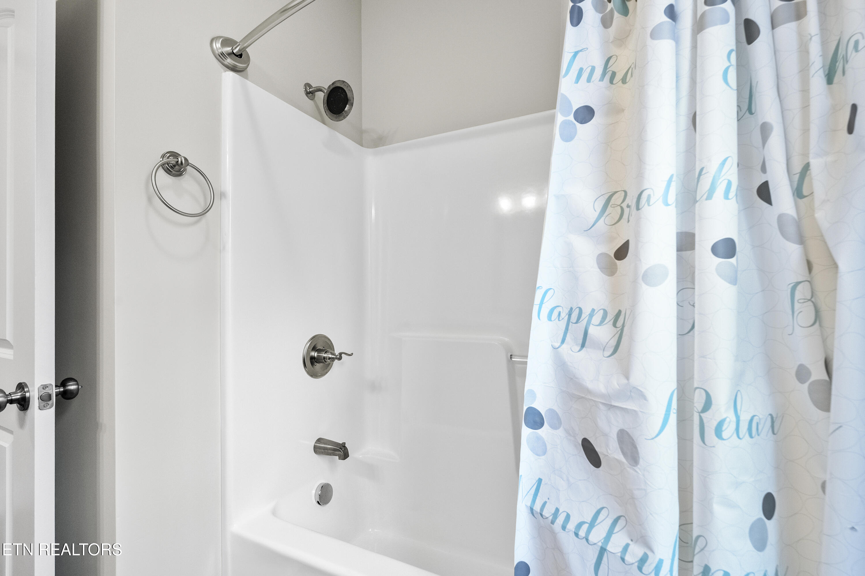 112 Gadusi Circle Loudon, TN 37774 - Photo 28 of 36 Guest Bathroom