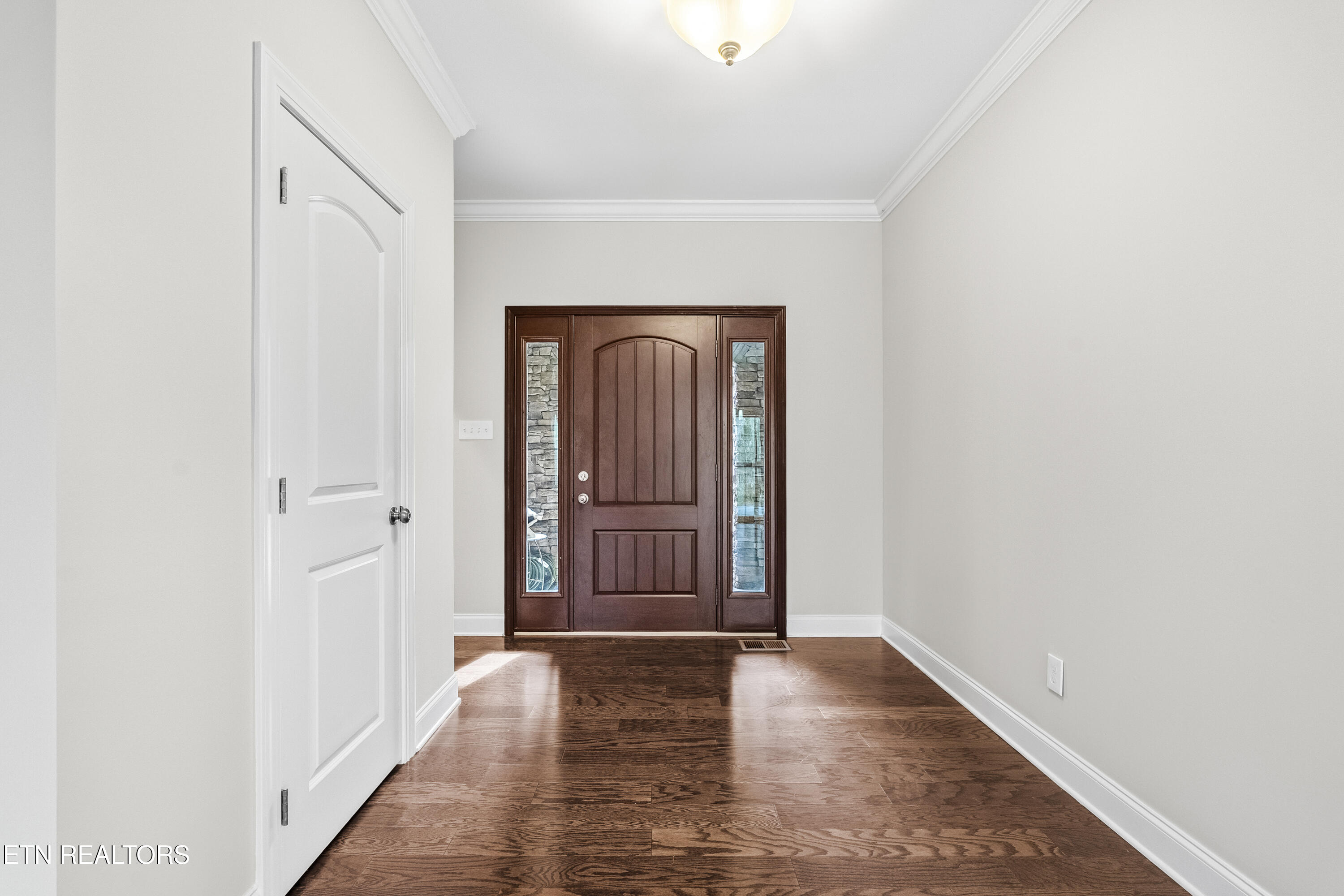 112 Gadusi Circle Loudon, TN 37774 - Photo 4 of 36 Front door