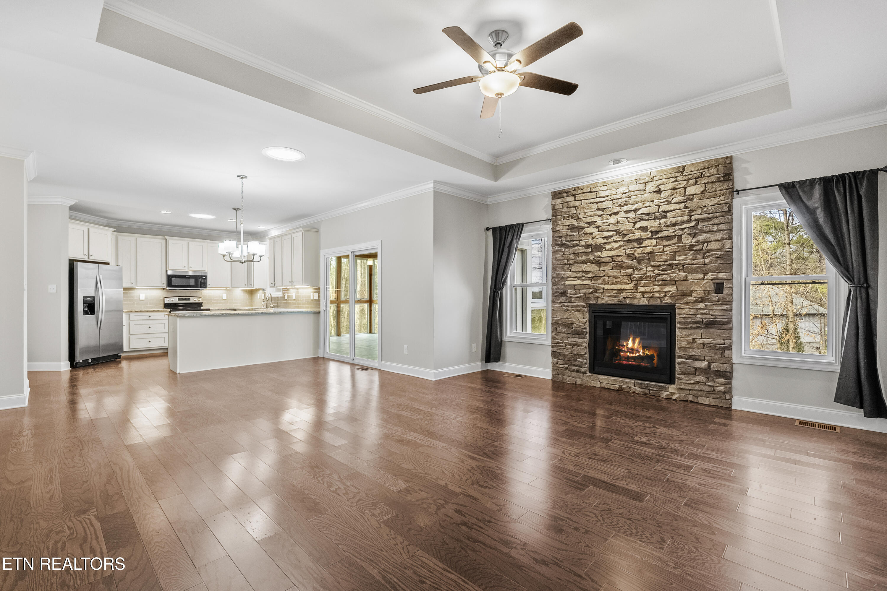 112 Gadusi Circle Loudon, TN 37774 - Photo 6 of 36 Living Room