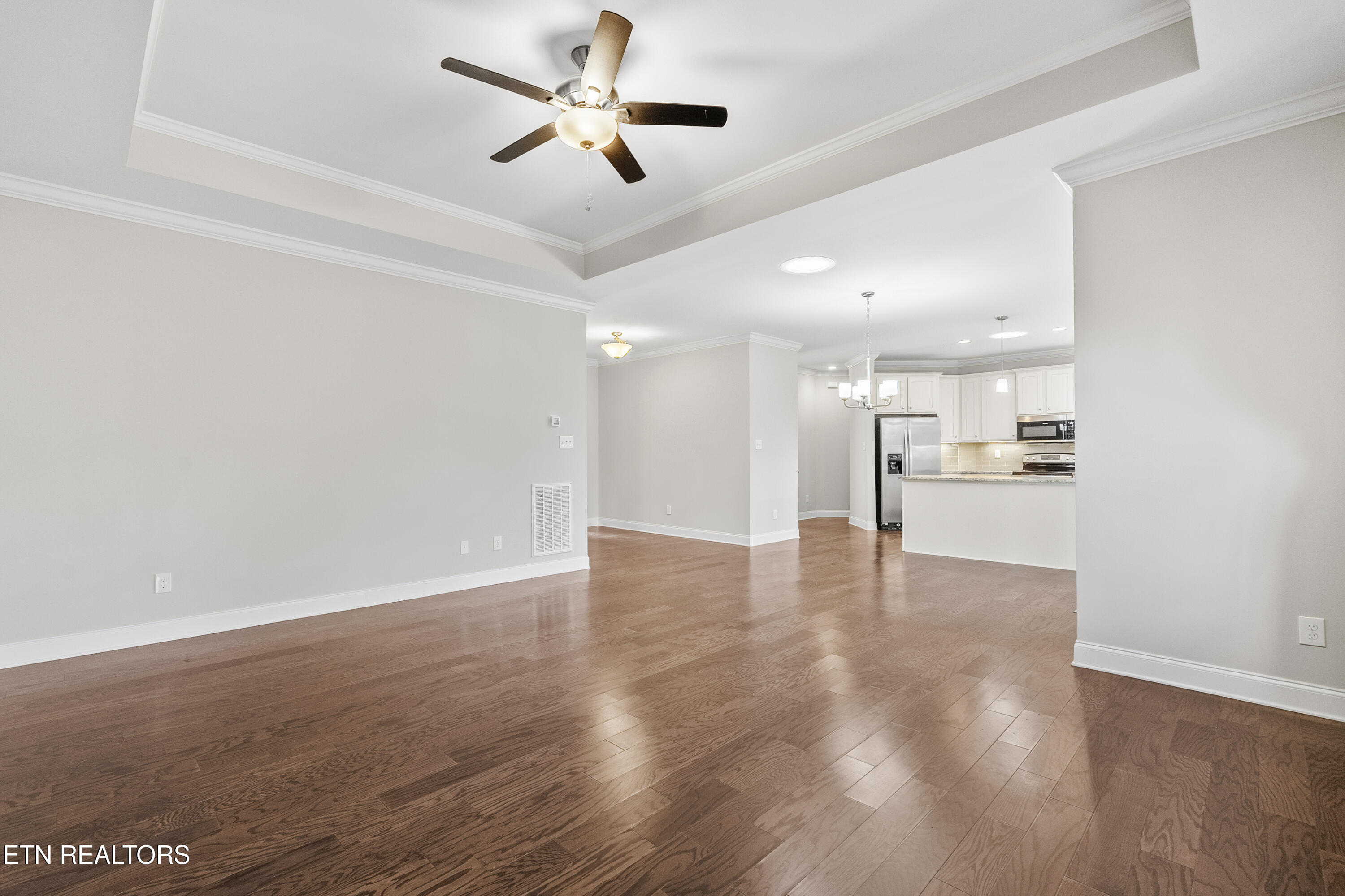 112 Gadusi Circle Loudon, TN 37774 - Photo 7 of 36 Living Room