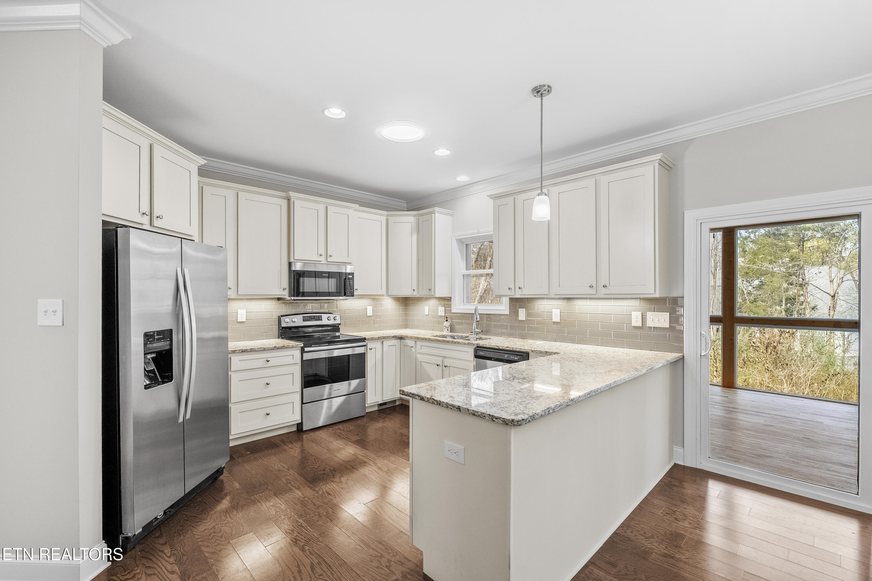 112 Gadusi Circle Loudon, TN 37774 - Photo 9 of 36 Kitchen