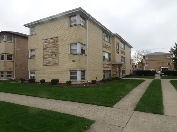 $1,400 | 8203 West Belmont Avenue, Unit 2S, River Grove, IL 60171