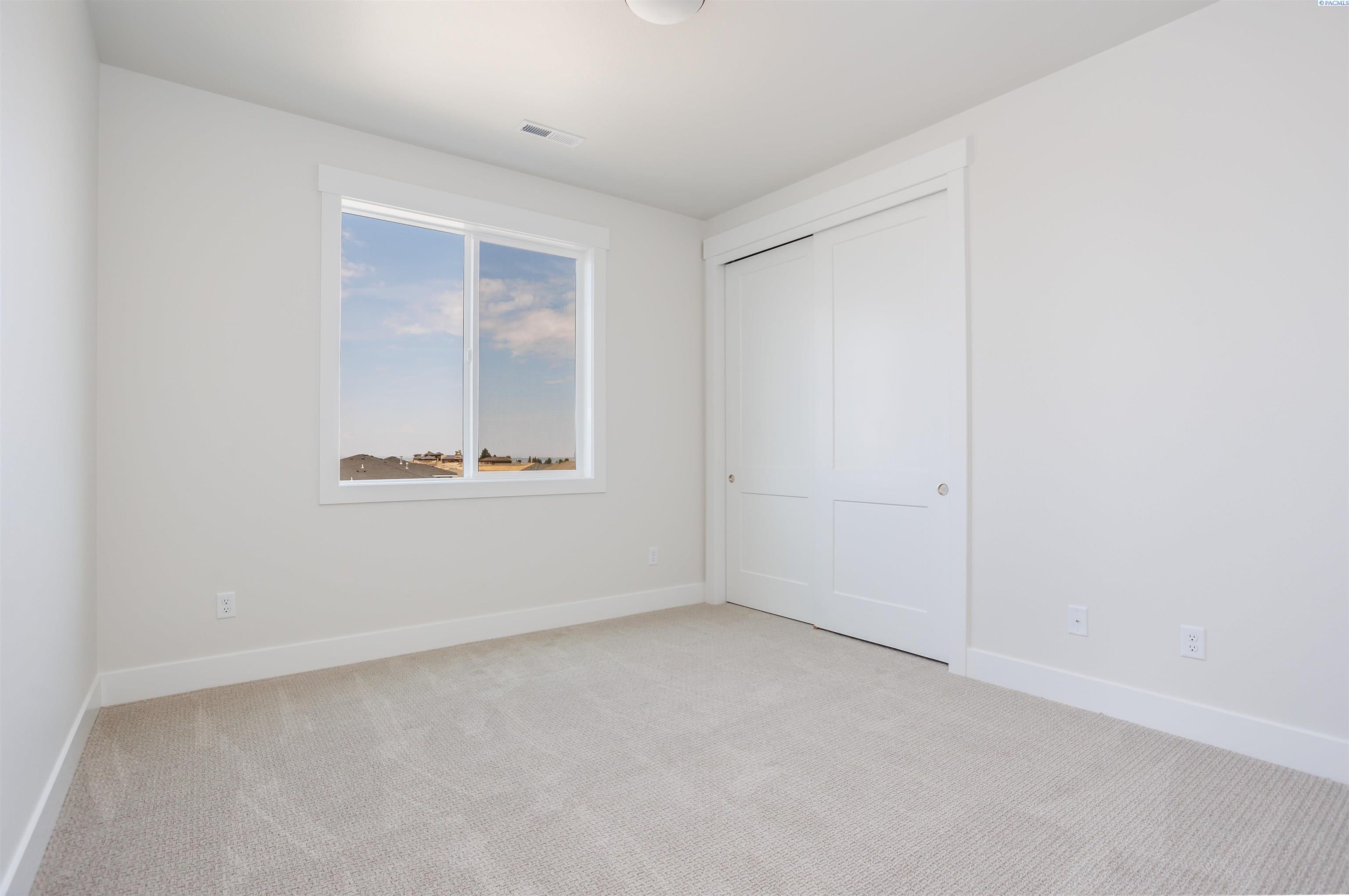 4865 South Reed Street Kennewick, WA 99337 - Photo 6 of 42 Gallery Image 6