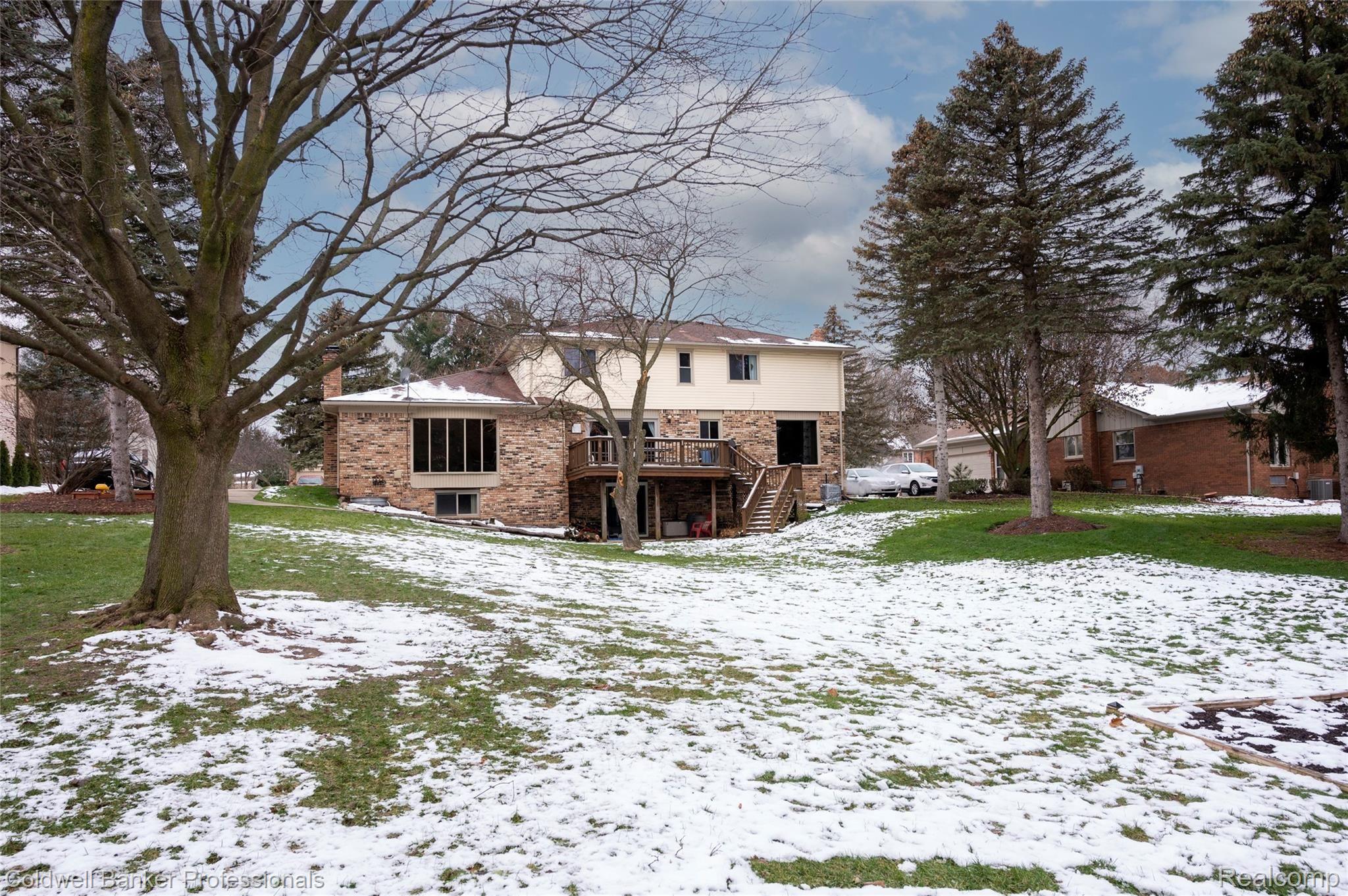 433 Lake Forest Road Rochester, MI 48309 - Photo 33 of 38 433 Lake Forest Rochester Hills0728 2.jpg