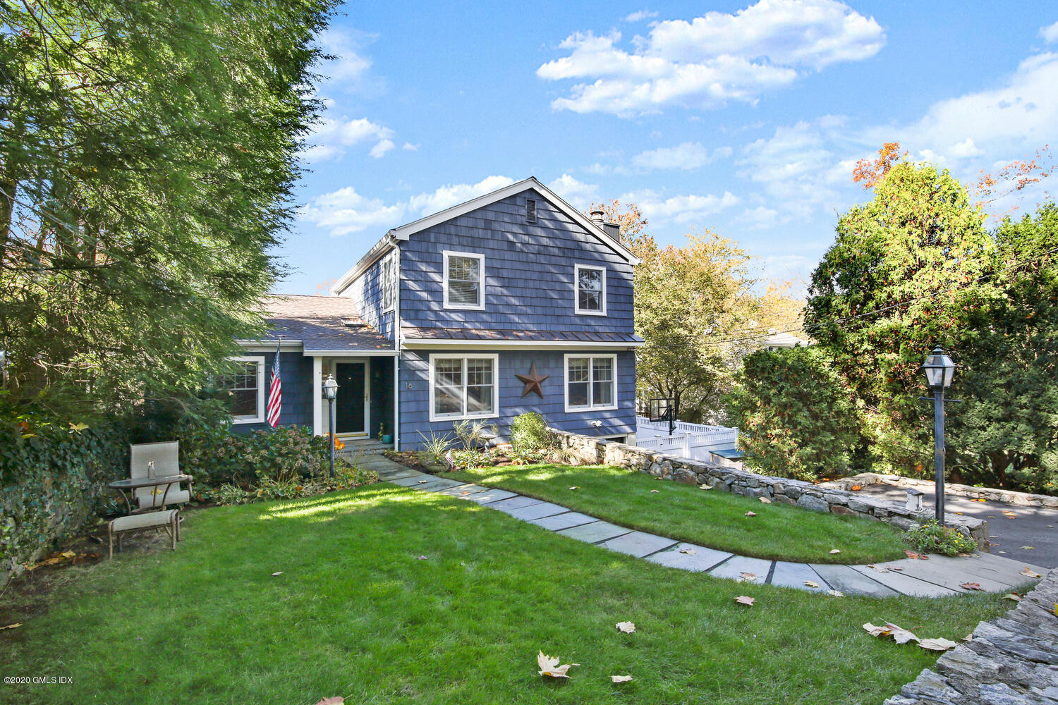 a view of a house with a yard in front of it