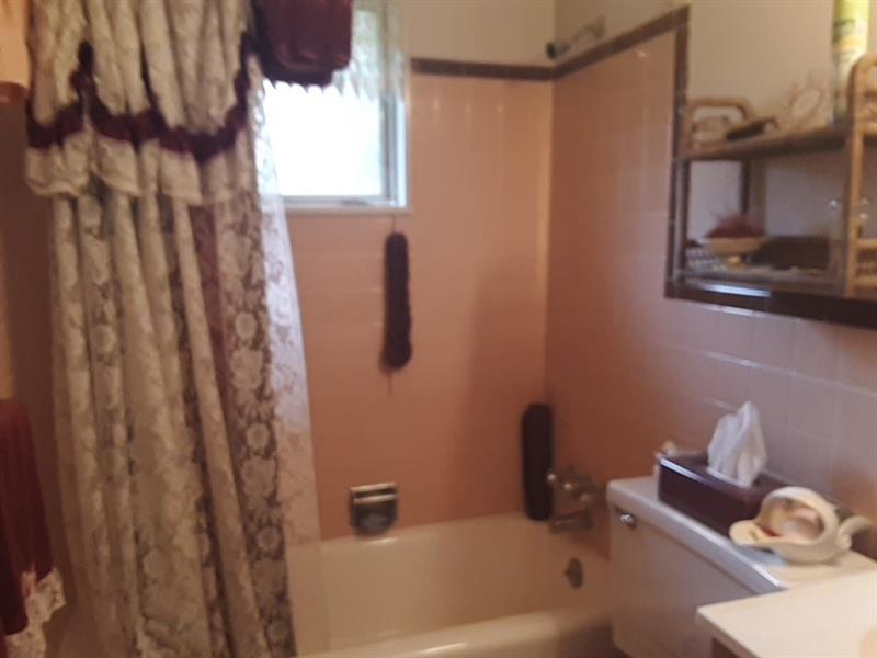 409 Lindsay Road Carnegie, PA 15106 - Photo 12 of 17 Gallery Image 12