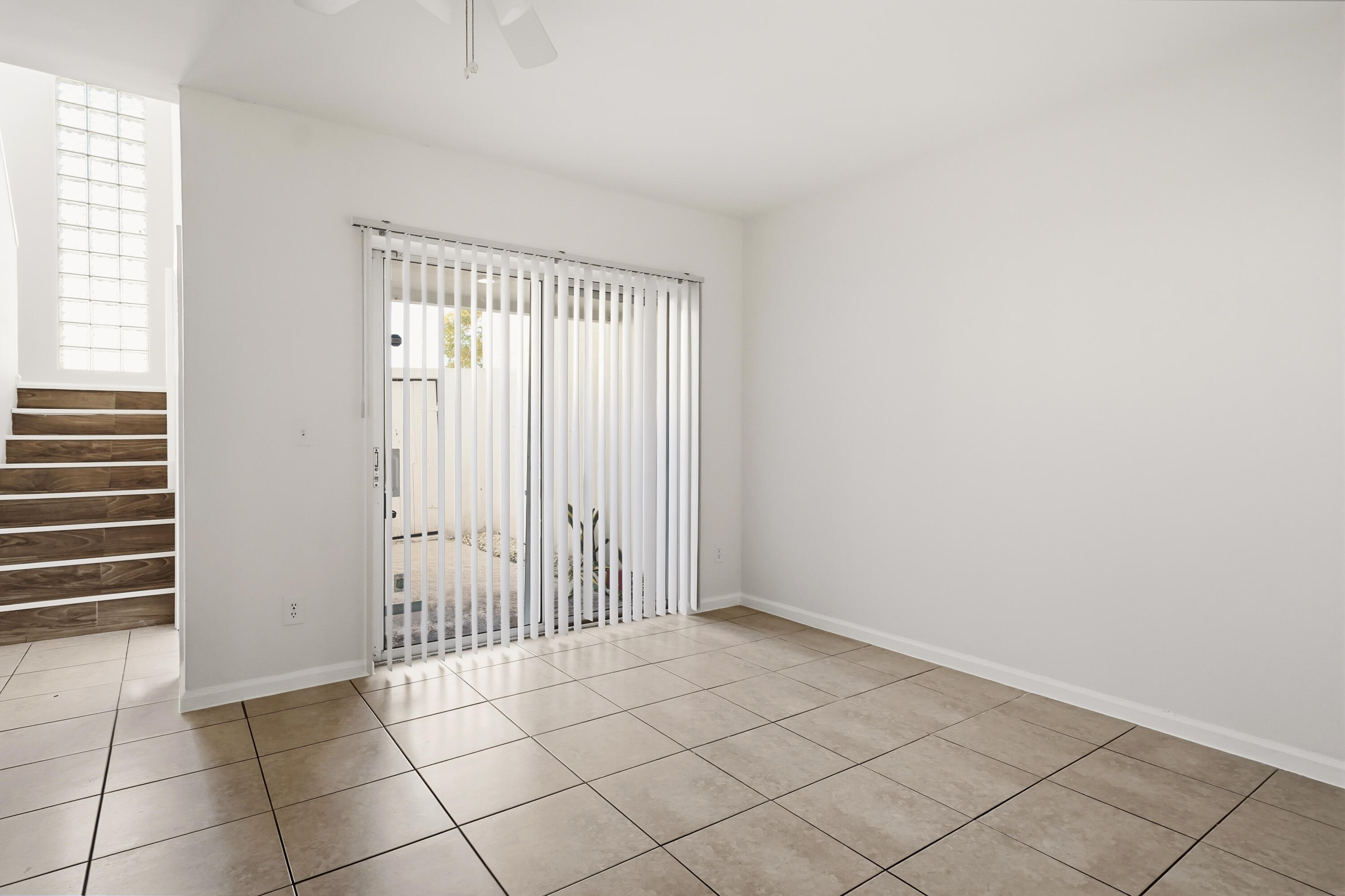 5070 Elmhurst Road, Unit F West Palm Beach, FL 33417 - Photo 3 of 16 01