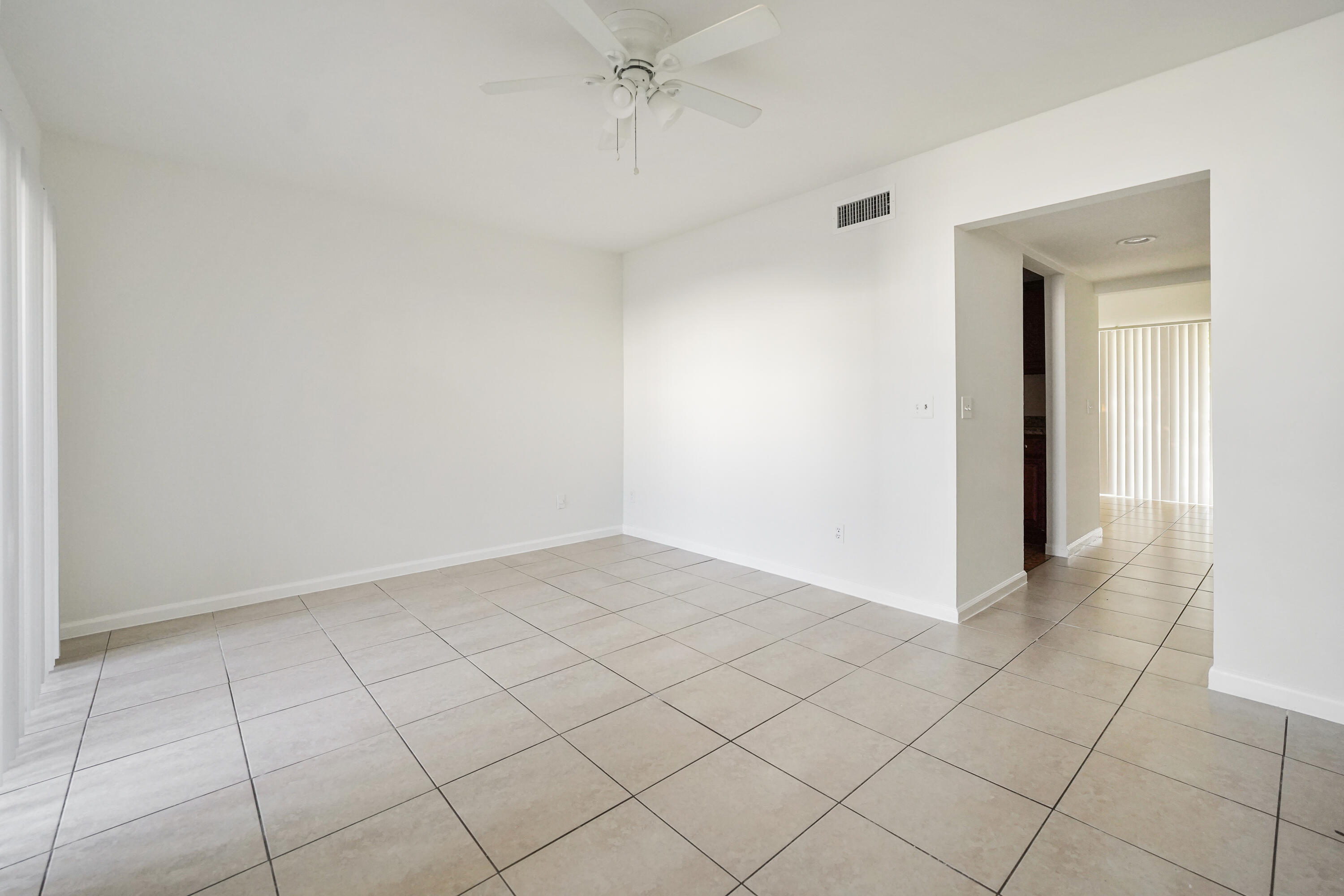 5070 Elmhurst Road, Unit F West Palm Beach, FL 33417 - Photo 4 of 16 5070 Elmhurst 2026 (3)