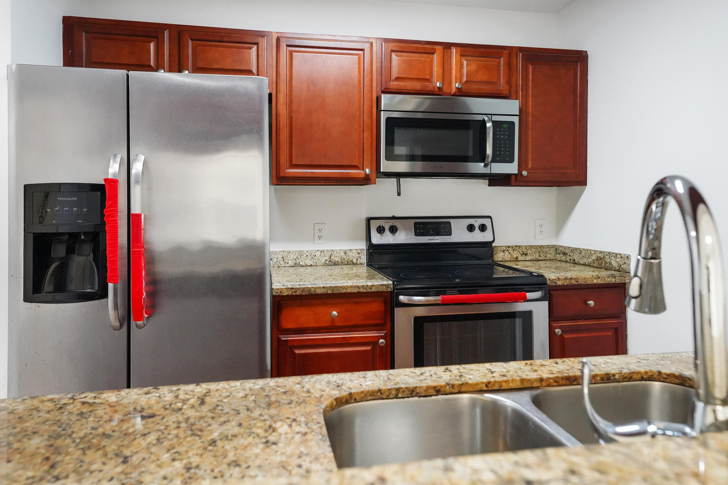 5070 Elmhurst Road, Unit F West Palm Beach, FL 33417 - Photo 6 of 16 5070 Elmhurst 2026 (5)