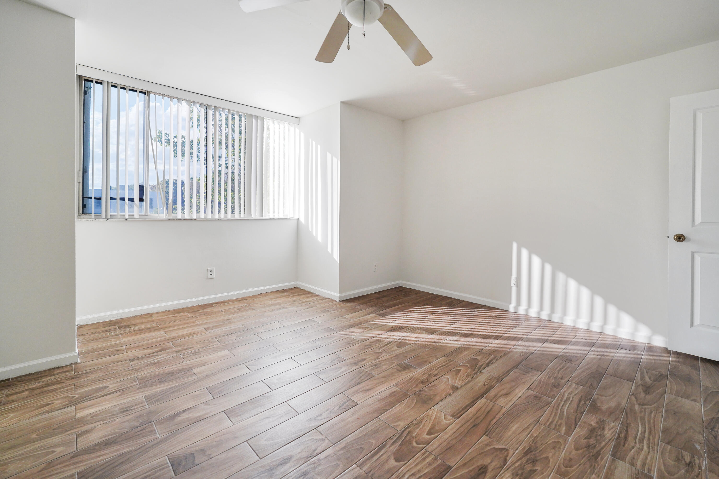 5070 Elmhurst Road, Unit F West Palm Beach, FL 33417 - Photo 9 of 16 5070 Elmhurst 2026 (8)