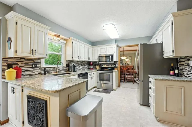 $410,000 | 14915 West 84th Terrace, Lenexa, KS 66215