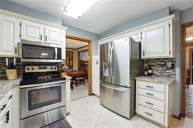 $410,000 | 14915 West 84th Terrace, Lenexa, KS 66215