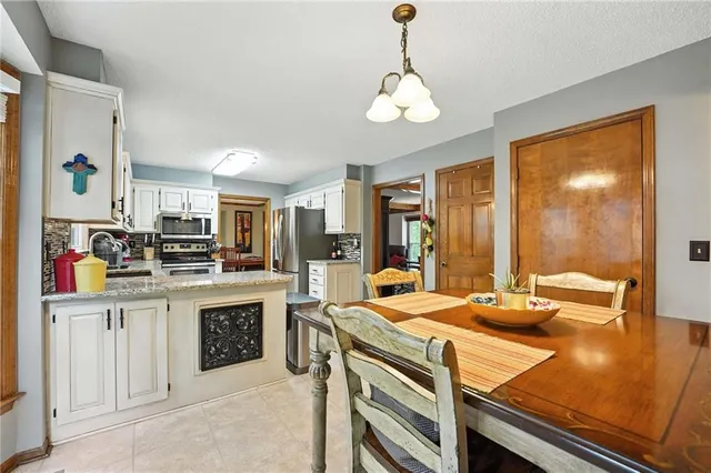 $410,000 | 14915 West 84th Terrace, Lenexa, KS 66215