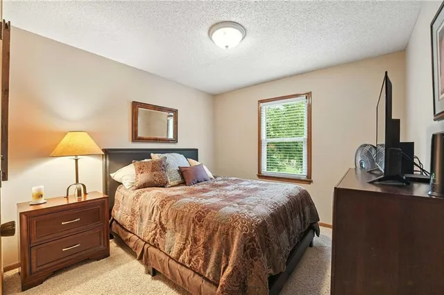 $410,000 | 14915 West 84th Terrace, Lenexa, KS 66215