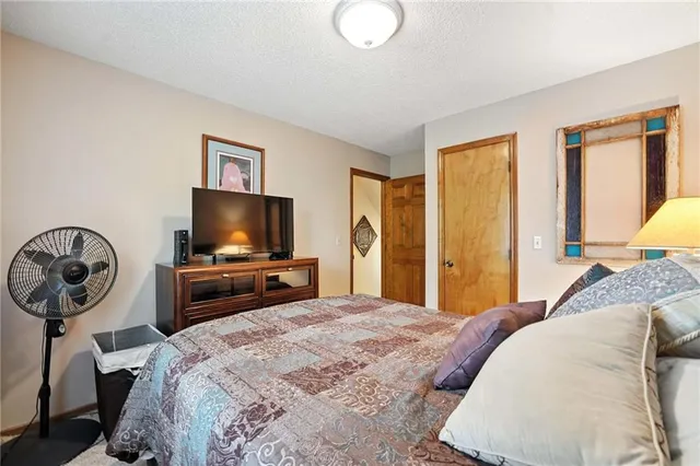 $410,000 | 14915 West 84th Terrace, Lenexa, KS 66215