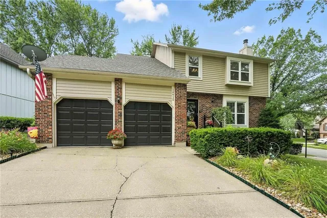 $410,000 | 14915 West 84th Terrace, Lenexa, KS 66215