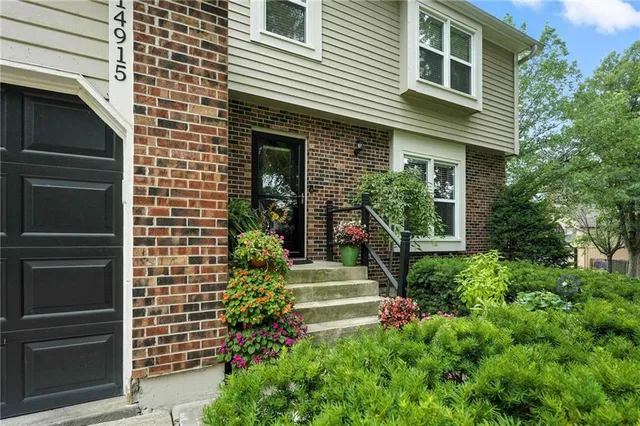 $410,000 | 14915 West 84th Terrace, Lenexa, KS 66215