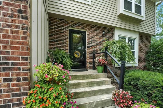 $410,000 | 14915 West 84th Terrace, Lenexa, KS 66215