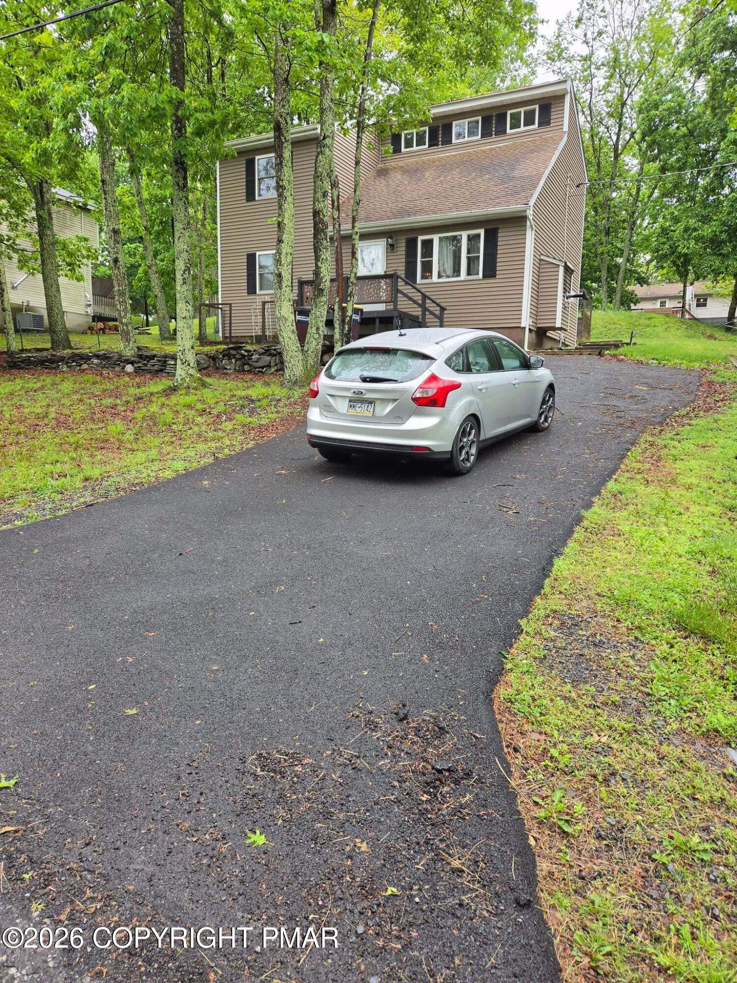 2114 Lakeview Road Bushkill, PA 18324 - Photo 2 of 18 2