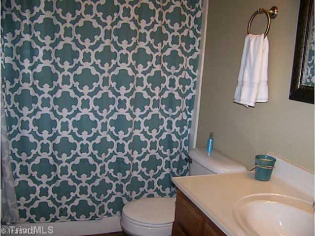 580 Carson Road Pilot Mountain, NC 27041 - Photo 13 of 16 Master Bath/Spa.
