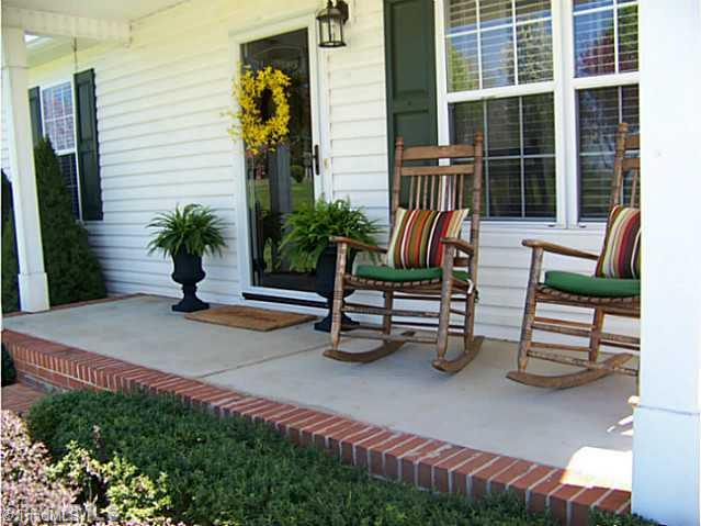 580 Carson Road Pilot Mountain, NC 27041 - Photo 3 of 16 Exterior Front.