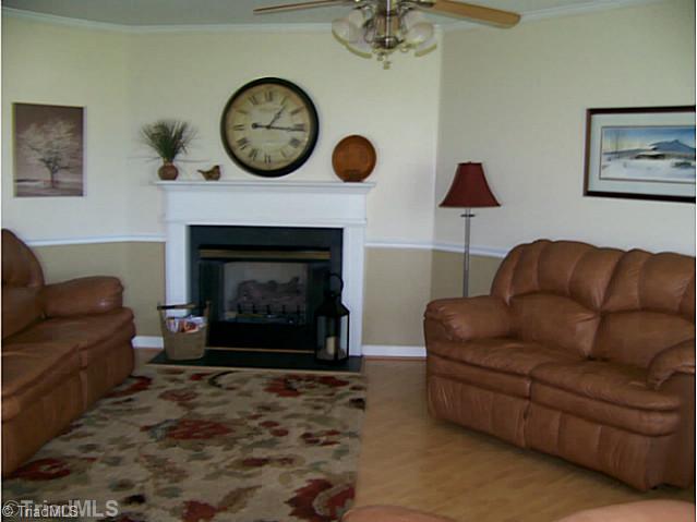 580 Carson Road Pilot Mountain, NC 27041 - Photo 4 of 16 Living Room.