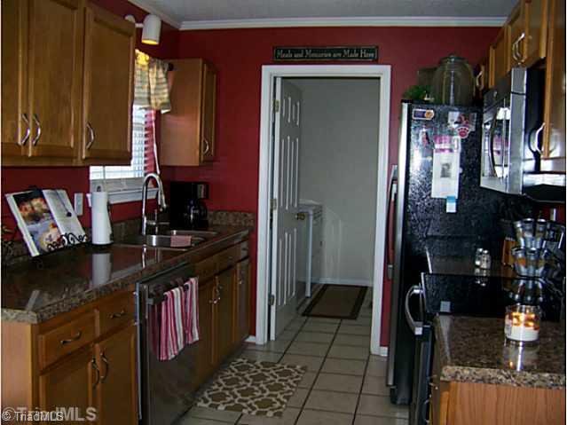580 Carson Road Pilot Mountain, NC 27041 - Photo 6 of 16 Kitchen.