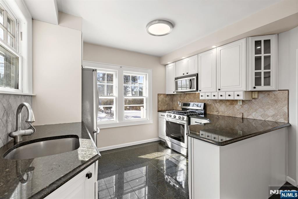 232 West Midland Avenue Paramus, NJ 07652 - Photo 3 of 14