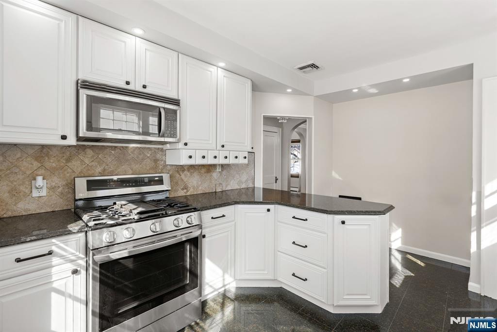 232 West Midland Avenue Paramus, NJ 07652 - Photo 4 of 14