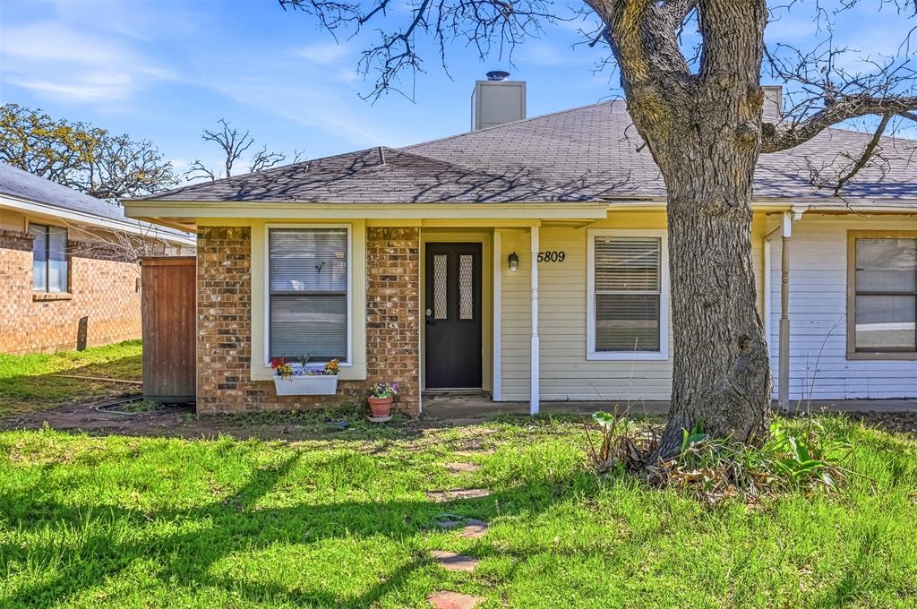 5809 Mansfield Road Arlington, TX 76017 - Photo 1 of 17