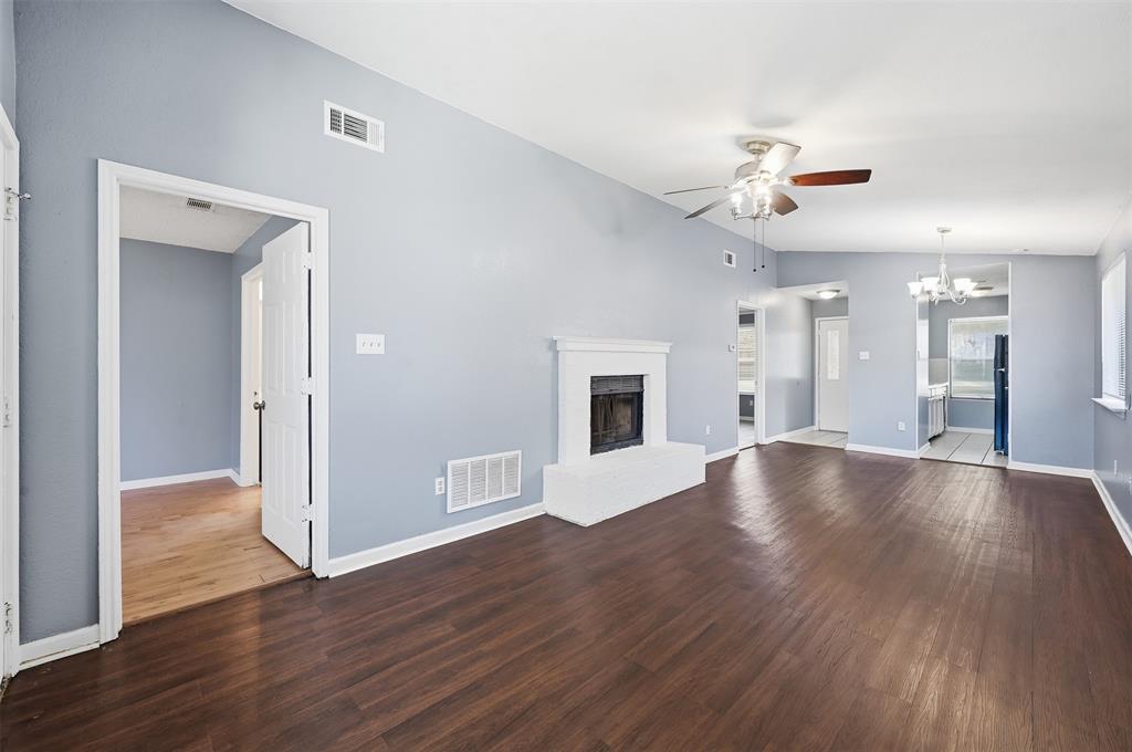 5809 Mansfield Road Arlington, TX 76017 - Photo 3 of 17