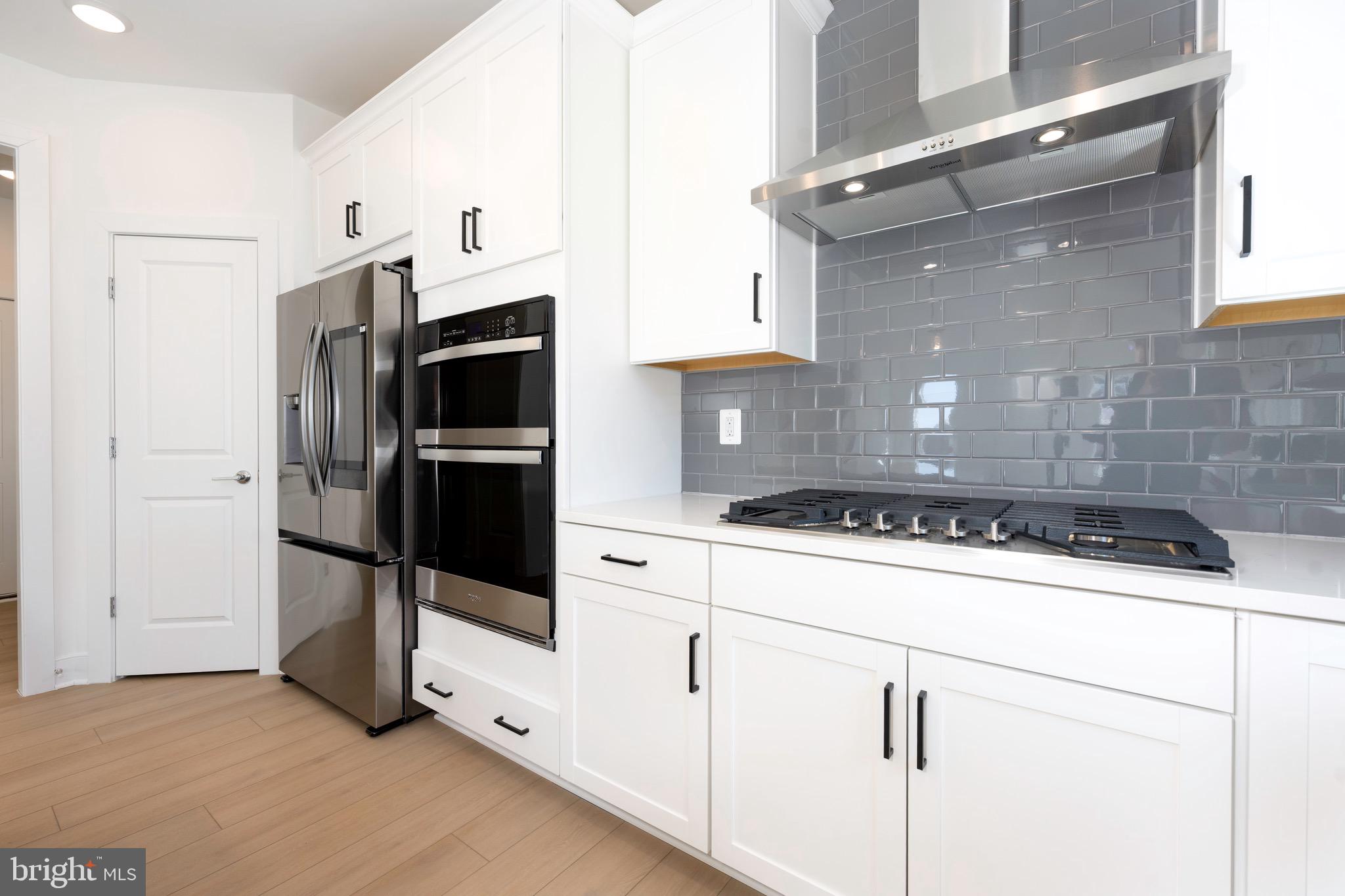 22520 Sculpin Brk Road Boyds, MD 20841 - Photo 4 of 34 Gorgeous Country Kitchen with Waterfall Island