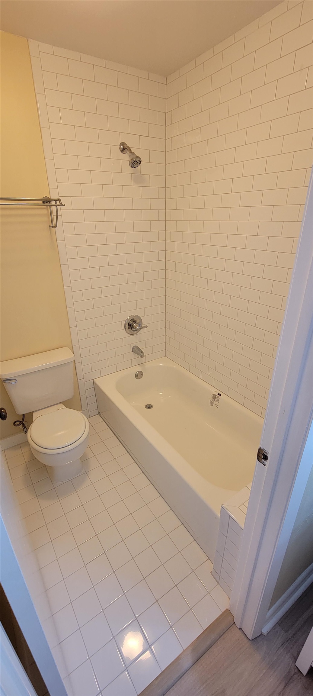 5 Catalonia Court St. Augustine, FL 32086 - Photo 18 of 30 Full bath featuring light tile patterned floors and shower / bath combination